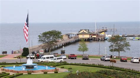 Crown Casino in Fairhope, AL 36532 .